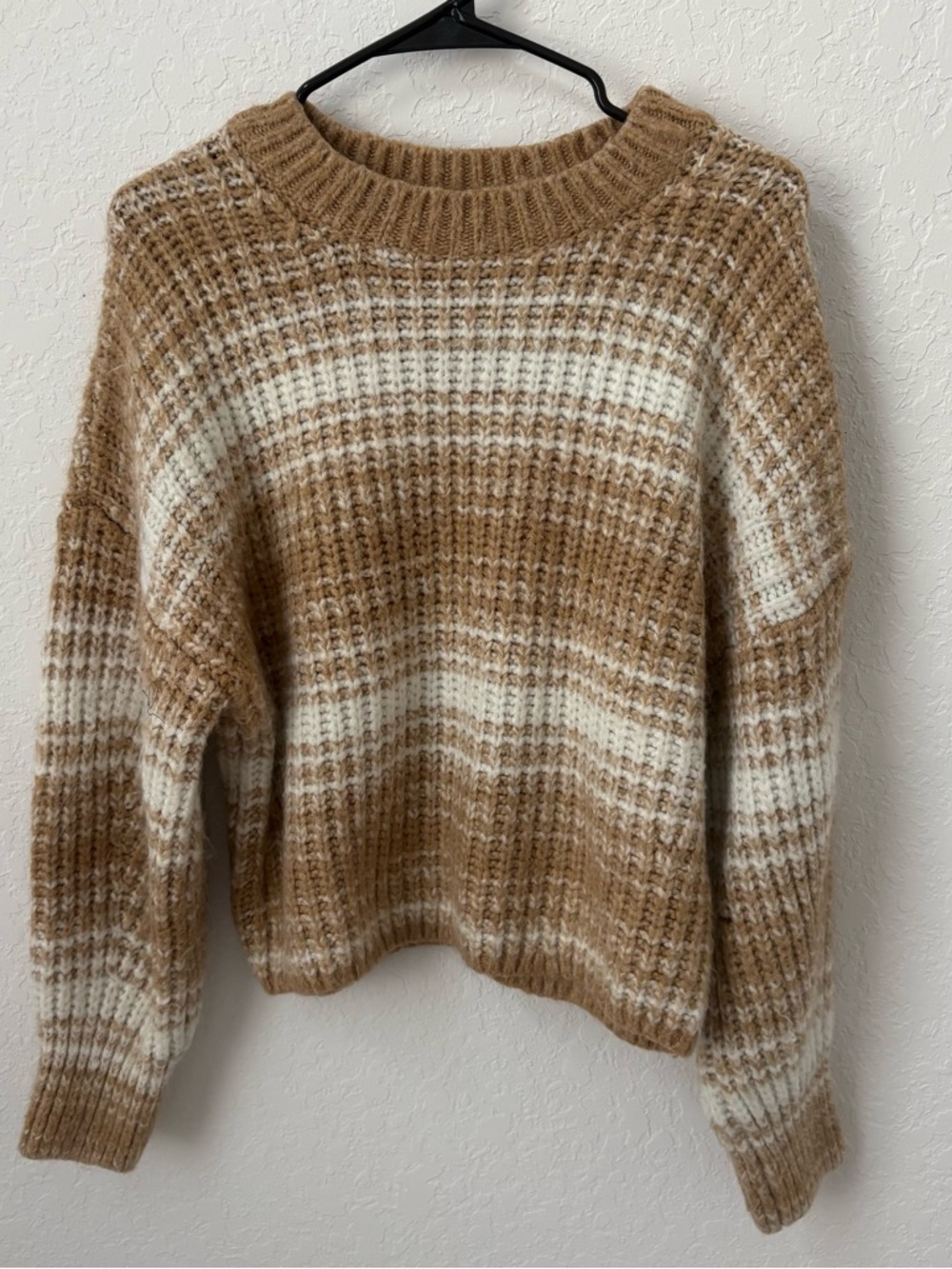 Abercrombie & Fitch Knit Striped Crewneck Sweater in Tan and Cream, Size Medium